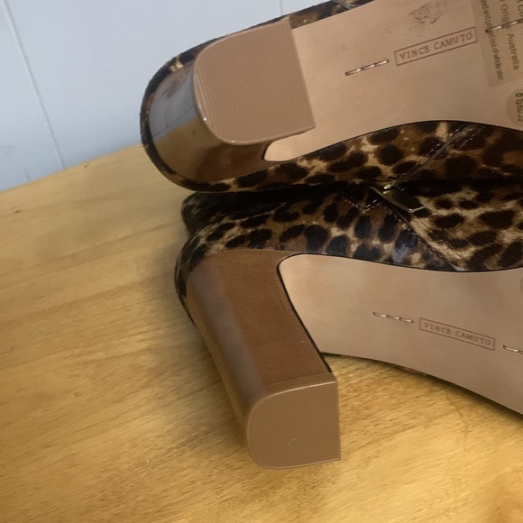 Vince Camuto Nevvina Genuine Cow Hair Leopard Print Heeled Bootie Sz 8.5M EUC - Picture 9 of 10